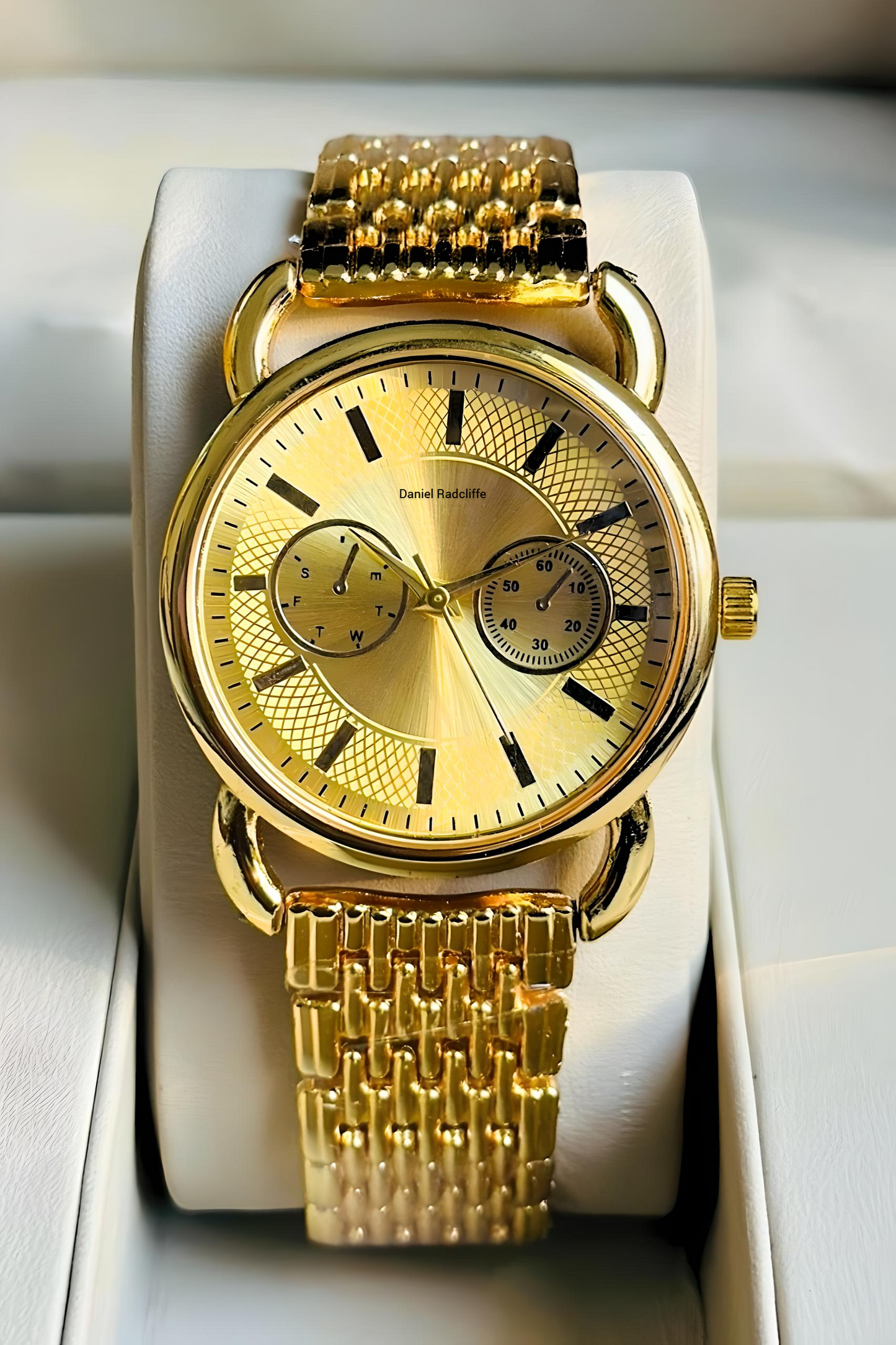 Chronographs Trending Gold Watch Premium Quality For Women - DRW0013