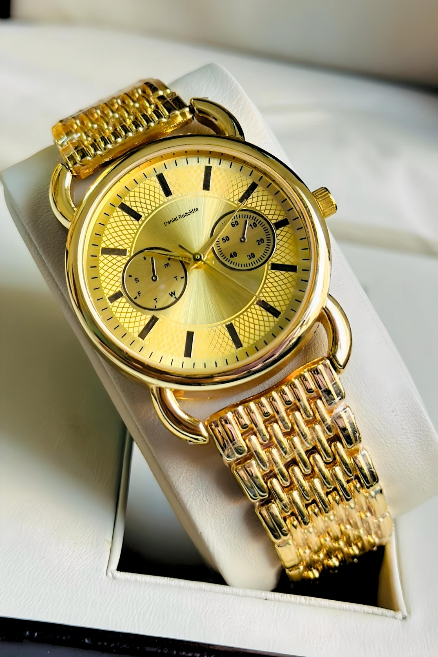 Chronographs Trending Gold Watch Premium Quality For Women - DRW0013